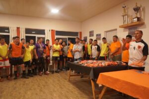 ENTREGA DE INDUMENTARIA AL CLUB HOLANDA