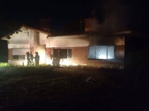 CONMOCIÓN EN OPEN DOOR: INCENDIÓ LA CASA DE SU EX PAREJA ESTANDO DENUNCIADO
