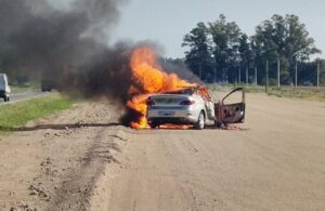 INCENDIO DE AUTOMÓVIL EN RUTA 5