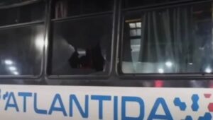 PARO: ATACAN A PIEDRAZOS A COLECTIVOS DE LA LÍNEA 57 EN RODRÍGUEZ