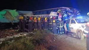 RUTA 3: CUATRO PERSONAS FALLECIDAS EN CHOQUE ENTRE MICRO Y CAMIÓN