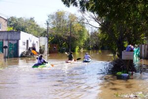 ASISTEN A FAMILIAS EVACUADAS TRAS EL FUERTE TEMPORAL : 130 PERSONAS DEJARON SUS VIVIENDAS