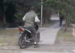 FÚTBOL INFANTIL VIOLENTO: GRESCA E INGRESO DE POSIBLE PADRE CON MACHETE