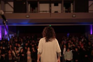 #NIUNAMENOS: TEATRO LLENO Y LOS ESTUDIANTES DIJERON PRESENTE