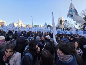 IMPORTANTE PRESENCIA MERCEDINA EN PLAZA DE MAYO EN APOYO A CFK