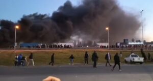 ACCESO OESTE: CORTES Y CHOQUE DIFICULTAN SERIAMENTE EL TRÁNSITO