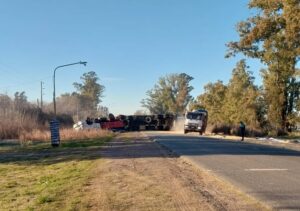 URGENTE, SINIESTRO VIAL: VOLCÓ CAMIÓN EN RUTA 41