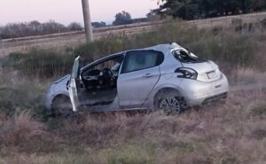 EN MERCEDES: DESPISTE Y VUELCO EN RUTA 5