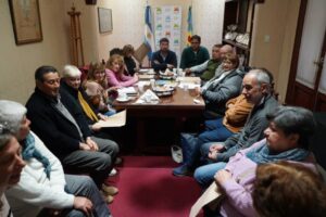 ACUERDAN CON PROVINCIA Y ENTREGARÁN BECAS A CENTROS DE JUBILADOS