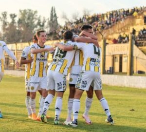 FLANDRIA SORPRENDE Y ESTÁ PUNTERO CON PUNTAJE IDEAL EN EL CLAUSURA