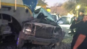 SAN MIGUEL: TREN DEL SAN MARTIN CHOCÓ CAMIONETA, DOS MUERTOS Y DOS HERIDOS GRAVES