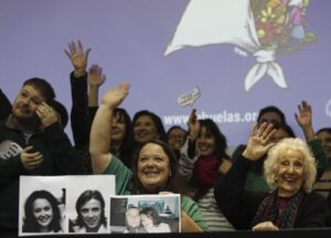 ABUELAS DE PLAZA DE MAYO: «BIENVENIDO NIETO 140»