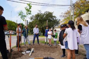 CRECE PATRIMONIO FORESTAL DE MERCEDES: MÁS DE 200 ÁRBOLES PLANTADOS