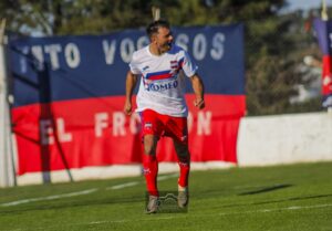 EL FRONTÓN GOLEÓ A PALOMETAS Y ES EL PRIMER FINALISTA