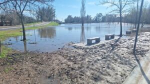 EL RÍO LUJÁN SALIÓ DE SU CAUCE EN MERCEDES PERO NO HAY EVACUADOS