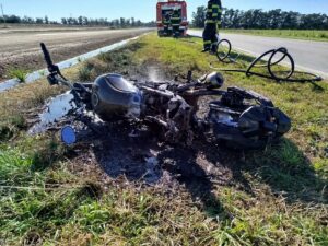 INCENDIO Y DESTRUCCIÓN TOTAL DE UNA MOTO EN RUTA 5
