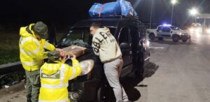 RUTA 5: RESCATAN AVES TRANSPORTADAS EN UN VEHÍCULO