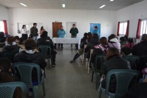 VER PARA APRENDER: ENTREGA DE ANTEOJOS A ESTUDIANTES