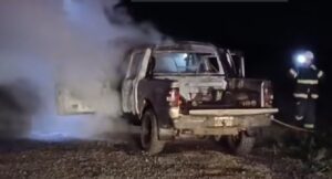 RUTA 5: INCENDIO DE CAMIONETA A LA ALTURA DE SUIPACHA