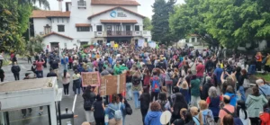 TRABAJADORES Y FAMILIARES IRRUMPIERON EN ANDIS POR EMERGENCIA EN DISCAPACIDAD