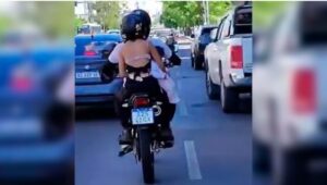 VER A BEBÉ EN MOTO INDIGNÓ A LOS CORDOBESES: EN MERCEDES ESTÁ NATURALIZADO