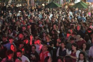 MULTITUDINARIO FESTIVAL DE CERVECEROS HASTA QUE LLEGÓ LA LLUVIA