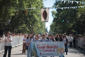 GRAN ACOMPAÑAMIENTO INSTITUCIONAL EN DESFILE POR 200 AÑOS DE CATEDRAL