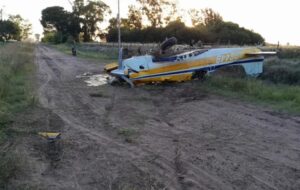 URGENTE: CAYÓ UNA AVIONETA EN CAMINO RURAL DE OLASCOAGA