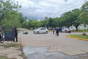 FUERTE CHOQUE DE AUTO Y MOTO EN AVENIDA 47 Y 32