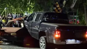 JOVEN CHOCÓ CON SU CAMIONETA AUTO Y MURIÓ MATRIMONIO E HIRIÓ A SUS TRES HIJOS