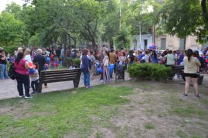 CONTUNDENTE MOVILIZACIÓN CONTRA EL CIERRE DE SALAS MUNICIPALES DE 2 AÑOS