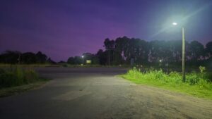 VECINOS DEL SAN JORGE ILUMINARON INGRESO AL BARRIO