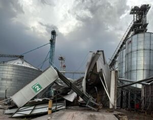 INTENSO TEMPORAL SE DESATÓ EN CARLOS CASARES Y GENERÓ SERIOS DESTROZOS