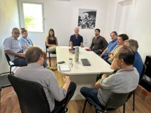 SEGURIDAD RENUEVA IMPULSO DEL USO DEL CASCO AL IR A CARGAR NAFTA