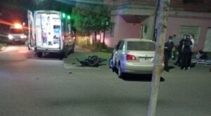 JOVEN INTERNADO TRAS VIOLENTO CHOQUE DE MOTO Y AUTO EN AVENIDA 42