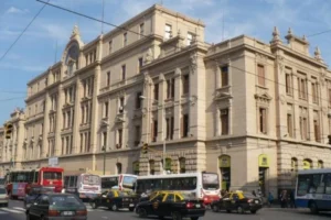 TRENES ARGENTINOS RECUPERA MÁS DE 100 LOCALES TRAS DESALOJOS EN ESTACIÓN ONCE