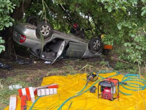 CUATRO HERIDOS TRAS UN VUELCO EN LA RUTA 41