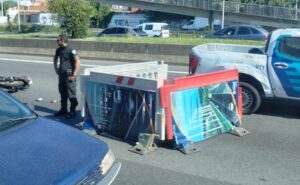 CHOQUE ENTRE AUTO Y MOTO EN ACCESO OESTE: UN FALLECIDO