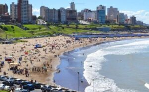 TURISMO EN COSTA ATLÁNTICA EN CAÍDA: MENOS VISITAS Y DESPLOME DEL CONSUMO