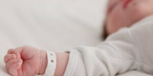 ALERTA: EN 2024 LA MORTALIDAD INFANTIL TUVO SU MAYOR INCREMENTO EN DOS DÉCADAS