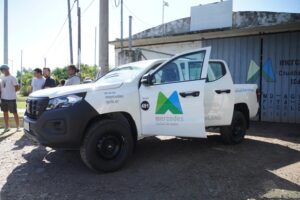 MUNICIPIO ENTREGÓ CAMIONETA A LA SUBDELEGACIÓN GOWLAND AGOTE