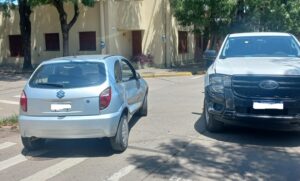 FUERTE CHOQUE ENTRE CAMIONETA Y AUTOMÓVIL EN ZONA CÉNTRICA