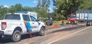 RUTA 7: DOS MUERTOS TRAS FUERTE CHOQUE FRONTAL CONTRA CAMIÓN JAULA