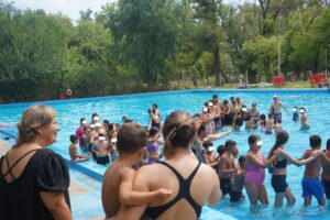 CASI 500 PIBES DISFRUTARON DE LAS ESCUELAS ABIERTAS DE VERANO