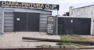 CONMOCIÓN EN AZUL POR MUERTE POR CAÍDA DE POSTE ENCIMA DE UN VECINO