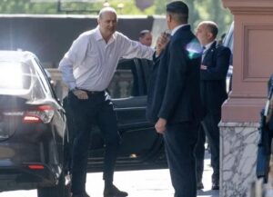 ESCÁNDALO: DENUNCIAN POR CONTRATACIÓN DE CURSOS DE ESPOSA DE STURZENEGGER