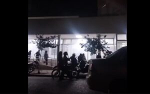 HERIDO DE BALA EN CARNAVAL: HUBO CORRIDAS FRENTE AL HOSPITAL DUBARRY