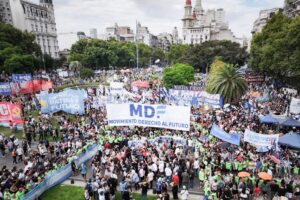 KICILLOF PARTICIPÓ DE LA MARCHA EN RECHAZO A LA REFORMA LABORAL