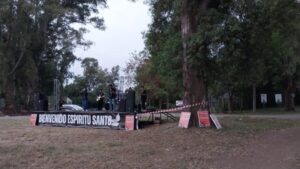 GRAL RODRÍGUEZ: VECINOS DENUNCIAN «TOMA» DE PLAZOLETA POR EVENTOS RELIGIOSOS