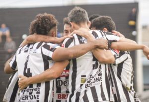 CLUB MERCEDES RESCATÓ UN PUNTO BAJO LA LLUVIA Y ACECHA LA PUNTA DE PRIMERA C